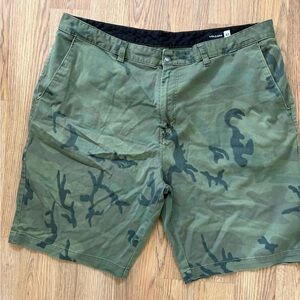 Men’s Camouflage shorts- stylish and comfortable for outdoor adventures